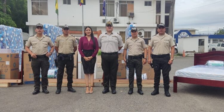 Fundebip entregó enseres a policías damnificados por el terremoto