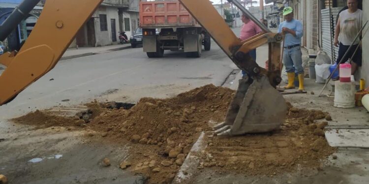 Aguas instaló tirante de alcantarillado en Puerto Bolívar