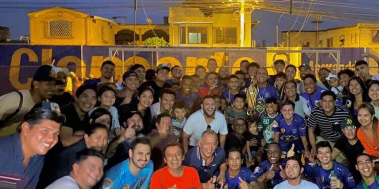 Prefecto participó en torneo deportivo de Machala