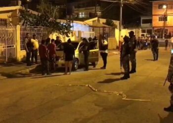 Hallan la cabeza de un taxista informal en su vehículo