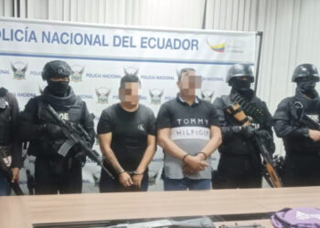 Policías llegaron a un velorio para detener a dos personas