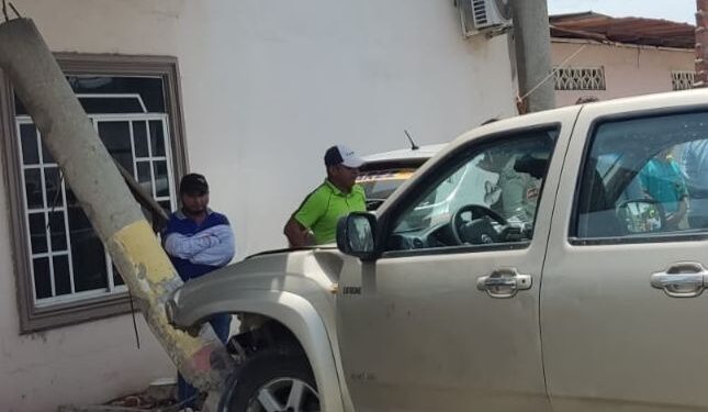 Carro se impactó contra una vivienda en un accidente