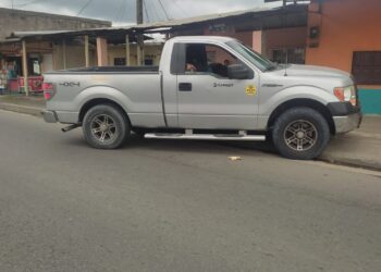 Conductor y acompañante fueron asesinados dentro de una camioneta frente a la entrada a Tenguel.