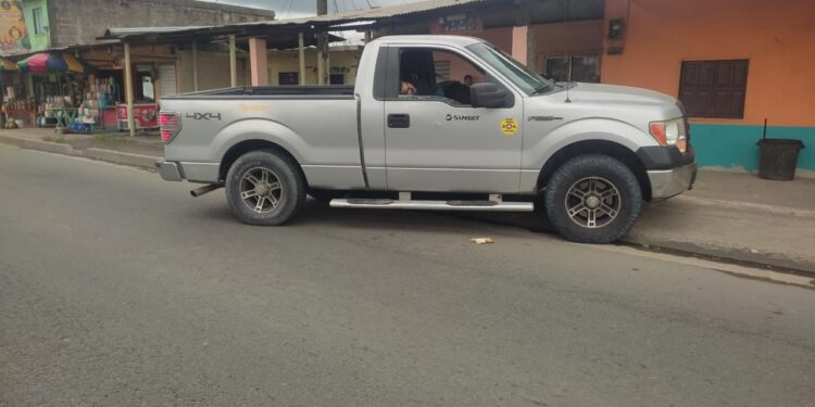Conductor y acompañante fueron asesinados dentro de una camioneta frente a la entrada a Tenguel.