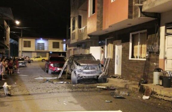 Explosión de artefacto destruyó parte de una camioneta