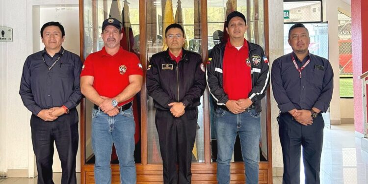 Delegación del Cuerpo de Bomberos de Machala visitó Bomberos Quito