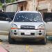 Dos hombres y una mujer asesinados mientras circulaban en un carro
