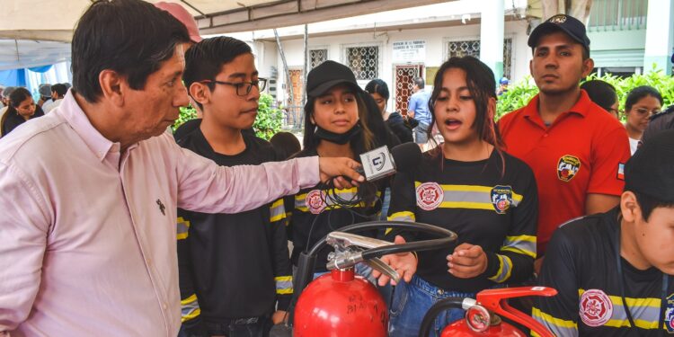 Bomberitos kids y Jr participaron en casa abierta