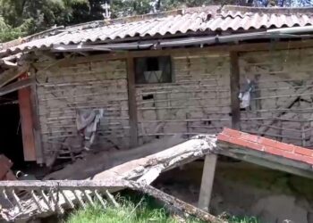 Viviendas colapsadas en Cuchucún moradores temen deslizamiento