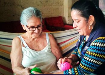 Funcionarios continúan atendiendo en el Proyecto Adulto Mayor