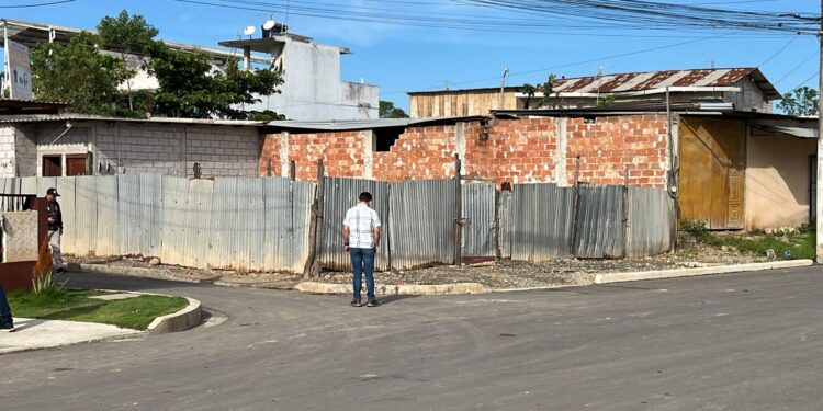 Una persona murió al recibir disparos