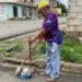 Con escoba en mano los moradores de la Cdla. Machala Libre se unieron a la campaña “Adopta tu sumidero”