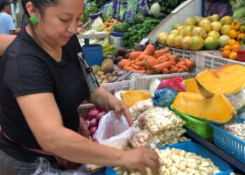 Comerciantes de los mercados de Machala esperan conproductos para la tradicional fanesca.