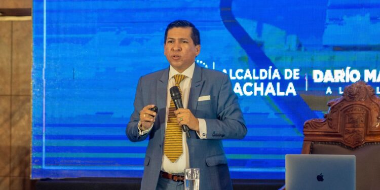Alcalde Darío Macas presentó informe de  rendición de cuentas del período 2022