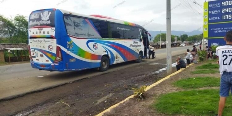 Sicarios se subieron a un bus para matar a un policía