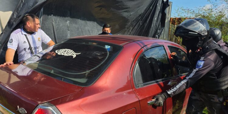 Carro reportado como robado fue recuperado en La Sapera