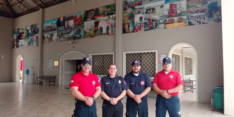 Comitiva de Bomberos Machala visitó instalaciones del Cuerpo de Bomberos de Guayaquil