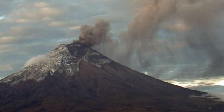 Nube de ceniza de 600 metros emitió el volcán Cotopaxi