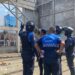 Obrero cayó cuando soldaba la estructura metálica de un techo