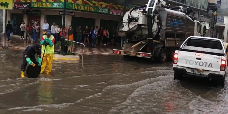 Aguas realiza trabajos de mantenimiento de alcantarillado en diferentes sectores de Machala
