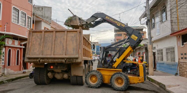 Maquinaria municipal ya está reparada por gestión prioritaria del alcalde Jovanny Coronel