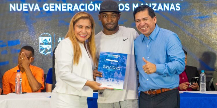 Alcalde Darío Macas entregó resoluciones a moradores de Las Gardenias, Los Ángeles, Nueva Generación y Dos Manzanas