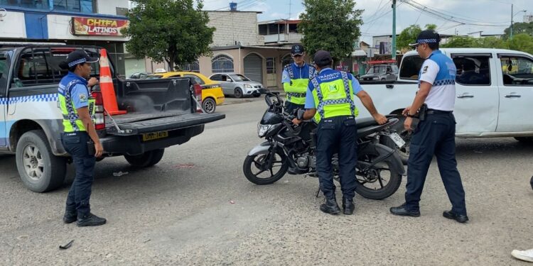Accidente de tránsito dejó un motociclista herido