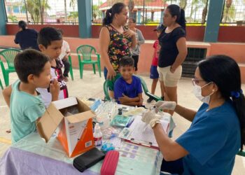 Brigada de atención médica visito la parroquia Carcabón