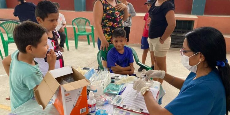 Brigada de atención médica visito la parroquia Carcabón