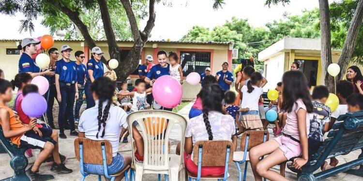 Aspirantes a bomberos voluntarios visitaron «CASITA DE MIS SUEÑOS»