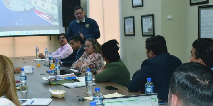 Reunión para la apertura de la Estación Marítima de Puerto Bolívar