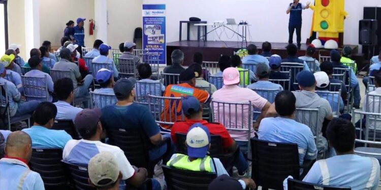 Conductores de Aguas Machala recibieron capacitación sobre seguridad vial