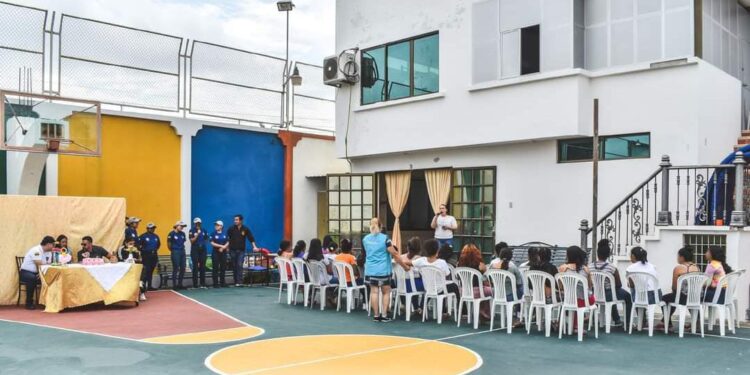 Proyecto «Casita Linda» recibió visita de Bomberos y miembros del proyecto Vida