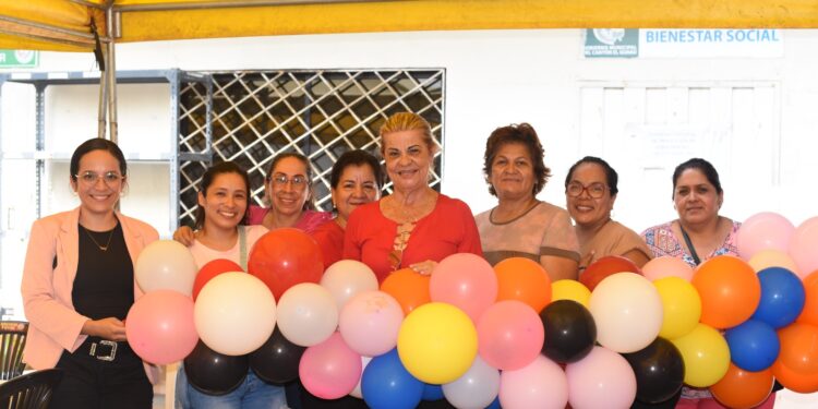 Alcaldía de El Guabo inauguró taller de Decoración de Globos