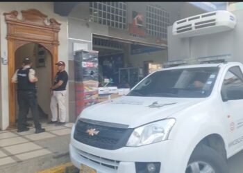 Lo encontraron con un cuchillo incrustado en el pecho en un hostal de Ponce Enríquez