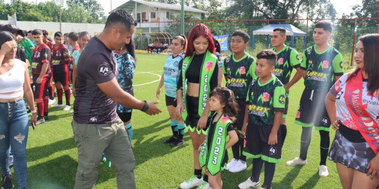 Alcalde Larry Vite inauguró eventos deportivos en beneficio de niños, jóvenes y adultos del cantón Santa Rosa.