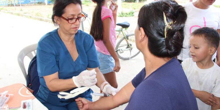 Brigada de atención médica visito la parroquia Barbones