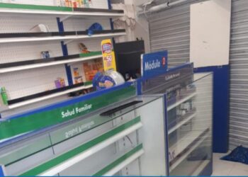 34 mil dólares se llevaron delincuentes de una farmacia