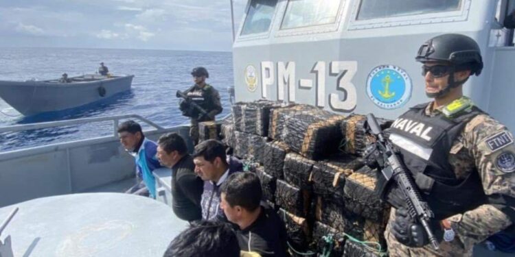 Incautaron 1 tonelada de alcaloide en El Salvador, 3 ecuatorianos implicados