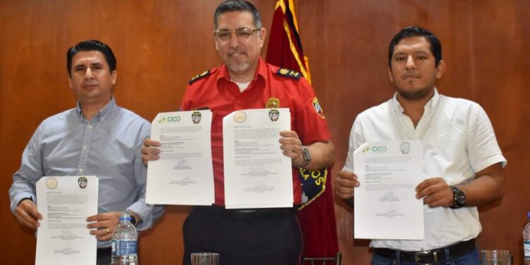 Bomberos Machala firma convenio de cooperación interinstitucional