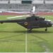 Helicóptero militar aterrizó en estadio en pleno partido