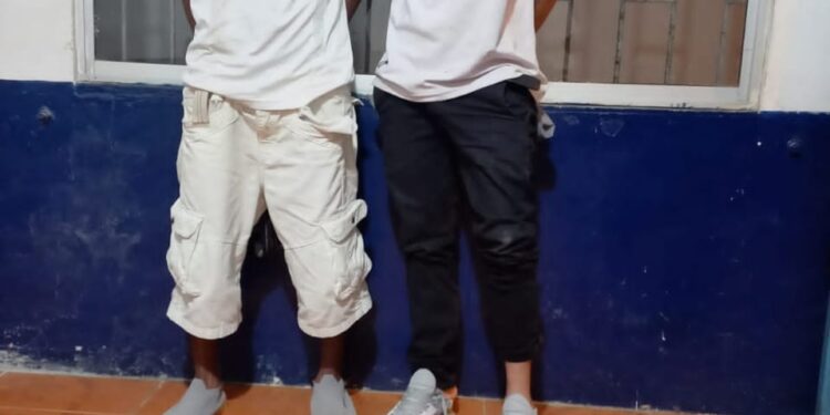 A pie y con un arma blanca delincuentes hicieron de las suyas