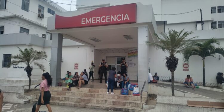Mujer recibió disparos en las piernas en un ataque al estilo sicariato