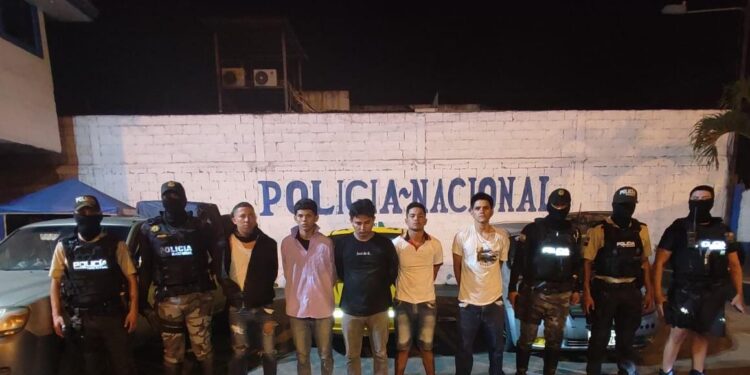 Tres personas secuestradas que estaban amarradas y golpeadas fueron rescatadas