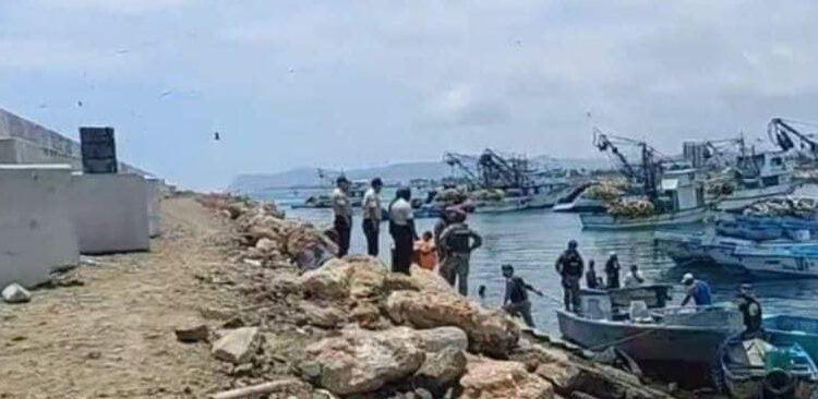 Encuentran tres cadáveres flotando en el mar cerca a un balneario de Manabí