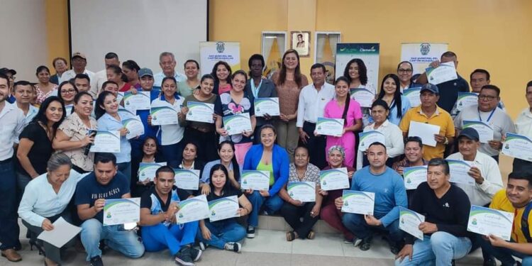 Prefectura entregó certificados de participación de taller de Turismo