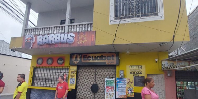 Extorsionadores dispararon contra un local comercial