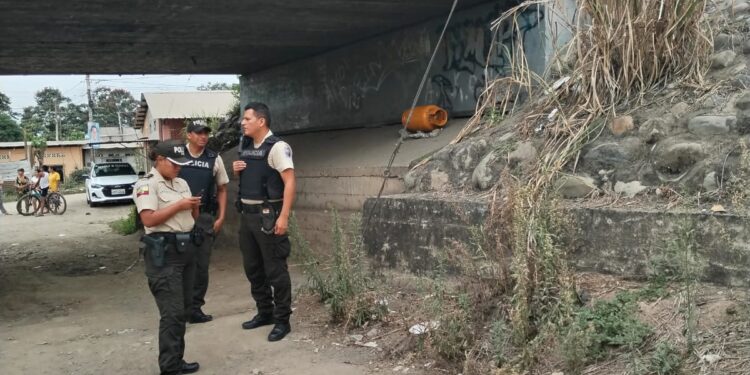 Cilindro colocado en las bajos del puente de La Iberia generó zozobra