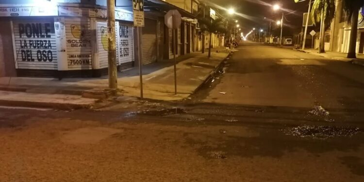 Cuatro sujetos armados le robaron su motocicleta