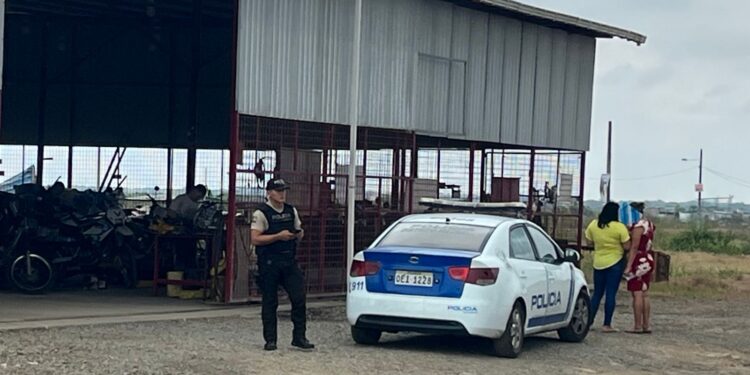 Dejan nota amenazante y artefacto explosivo en Car Wash